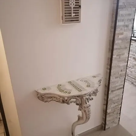 לינה וארוחת בוקר Ghe Pensu Mi טויראנו